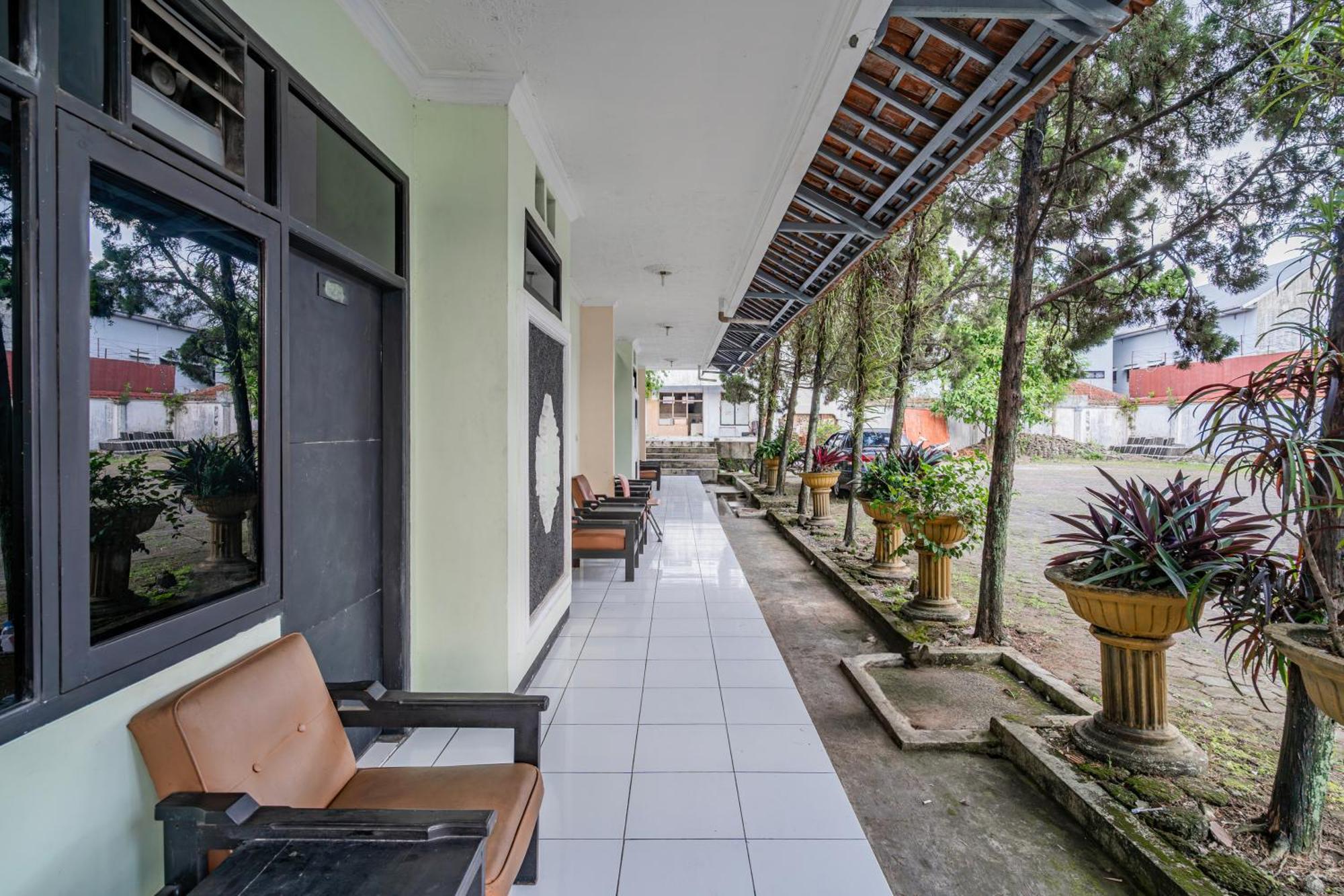 Collection O Tasikmalaya Near Stadium Wiradadaha Formerly Hotel Abadi Exterior foto